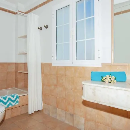 Villa Puerto Del Carmen Sleeps 6 Wifi